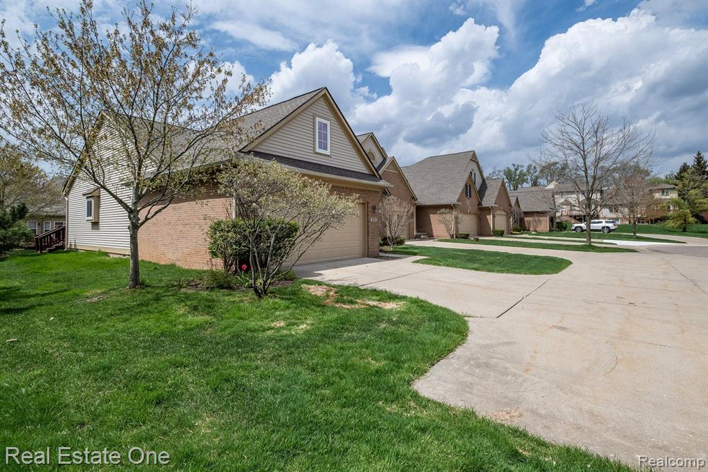 8113 SUTTON Court, White Lake, MI — Photo 41