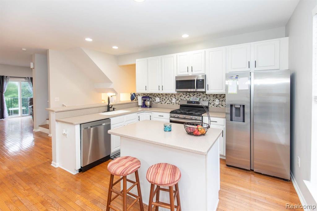 581 CHERRY ORCHARD Road, Canton, MI 48188 — Photo 17