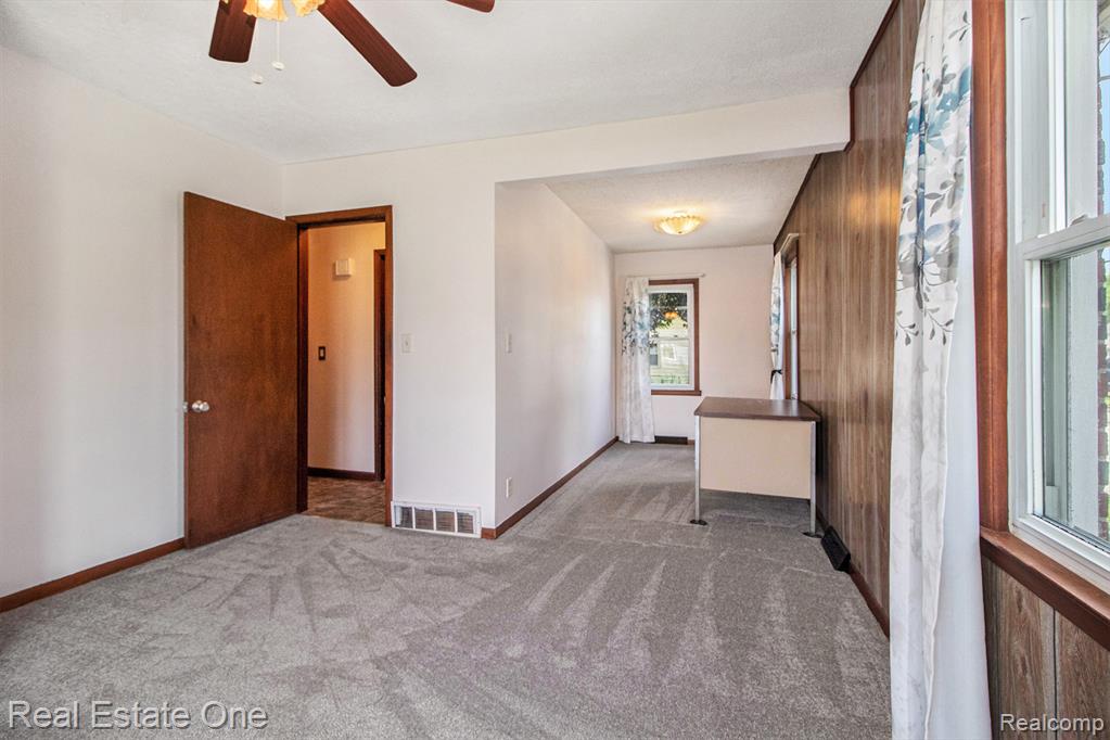 96 Detroit, Trenton, MI 48183 — Photo 15