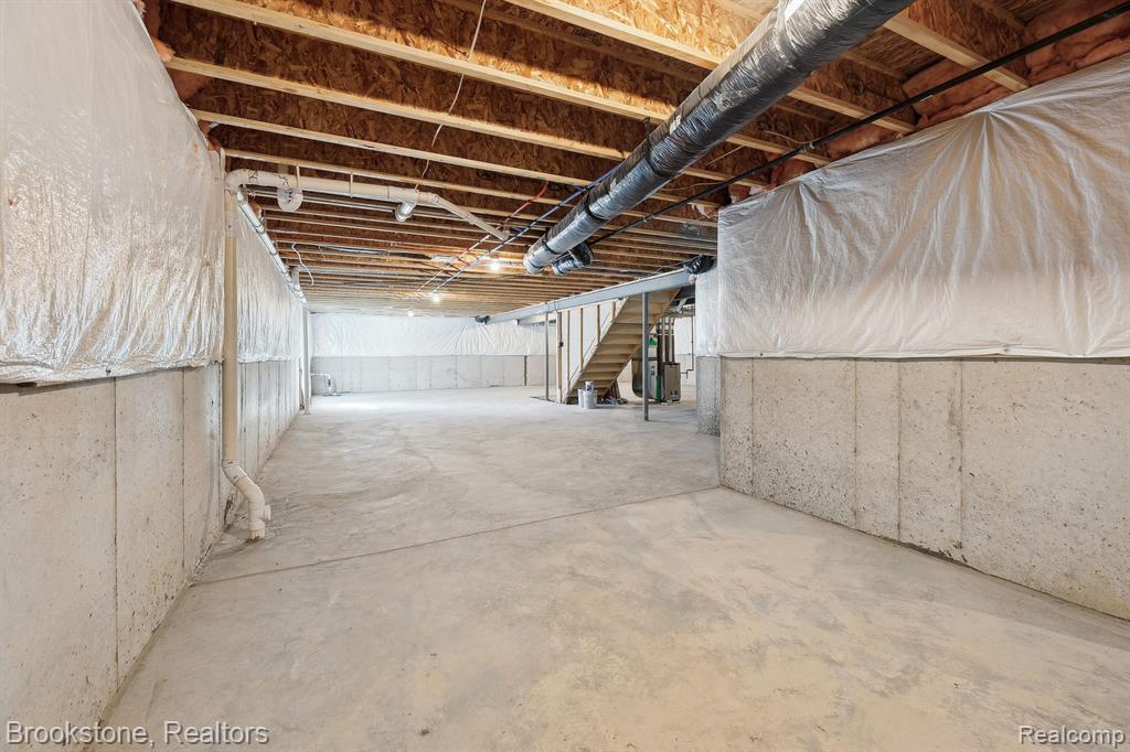 527 HOLMDALE Way, Ann Arbor, MI 48108 — Photo 36