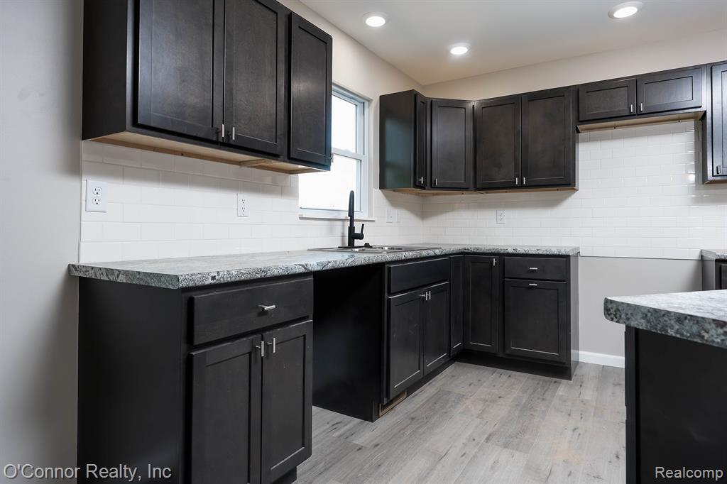 1047 39th Street, Port Huron, MI 48060 — Photo 10