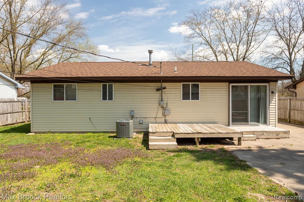 47445 DEQUINDRE Road, Rochester Hills, MI 48307 — Photo 26