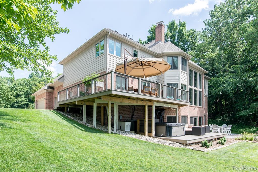 3166 W Beach Lake Drive, Milford, MI, 48380