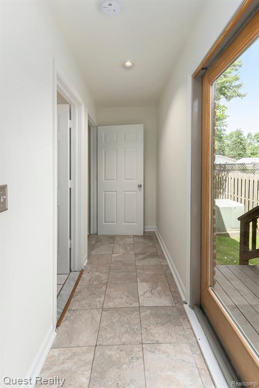 108 MAPLEGROVE Drive, Clawson, MI — Photo 9