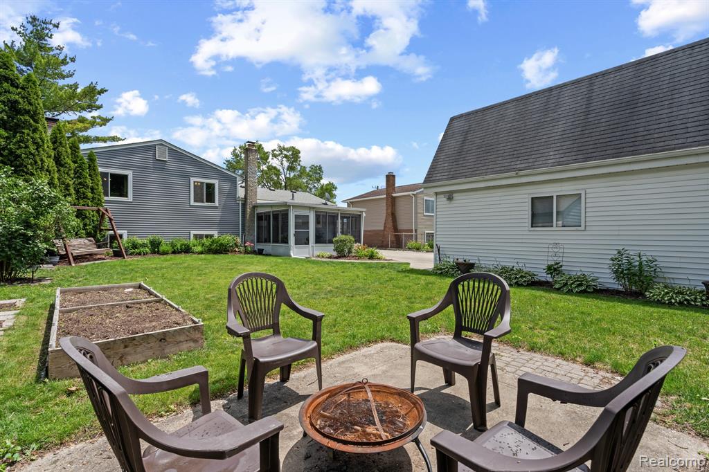 43057 Bond Court, Sterling Heights, MI 48313 — Photo 14