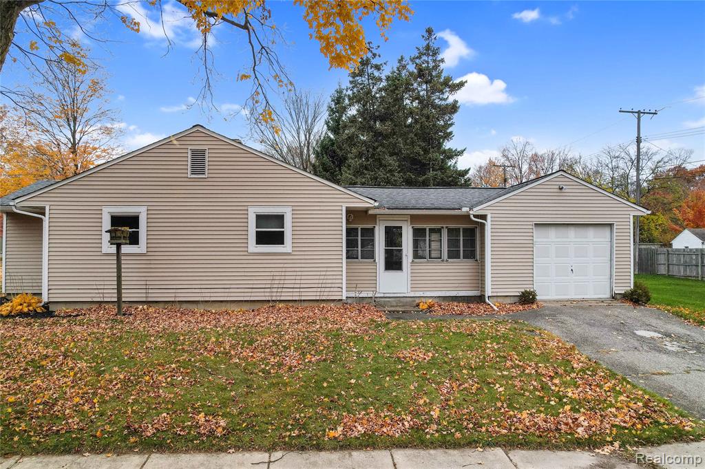 704 W Brooks Street, Howell, MI 48843 — Photo 23
