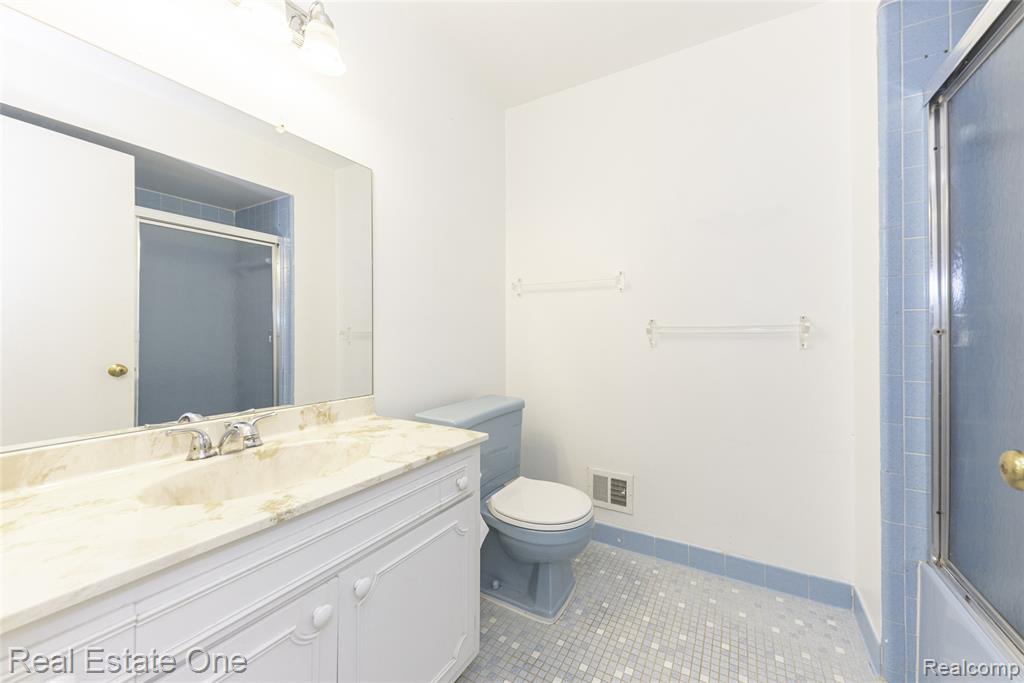 27630 W Echo Valley, 221, Farmington Hills, MI 48334 — Photo 31