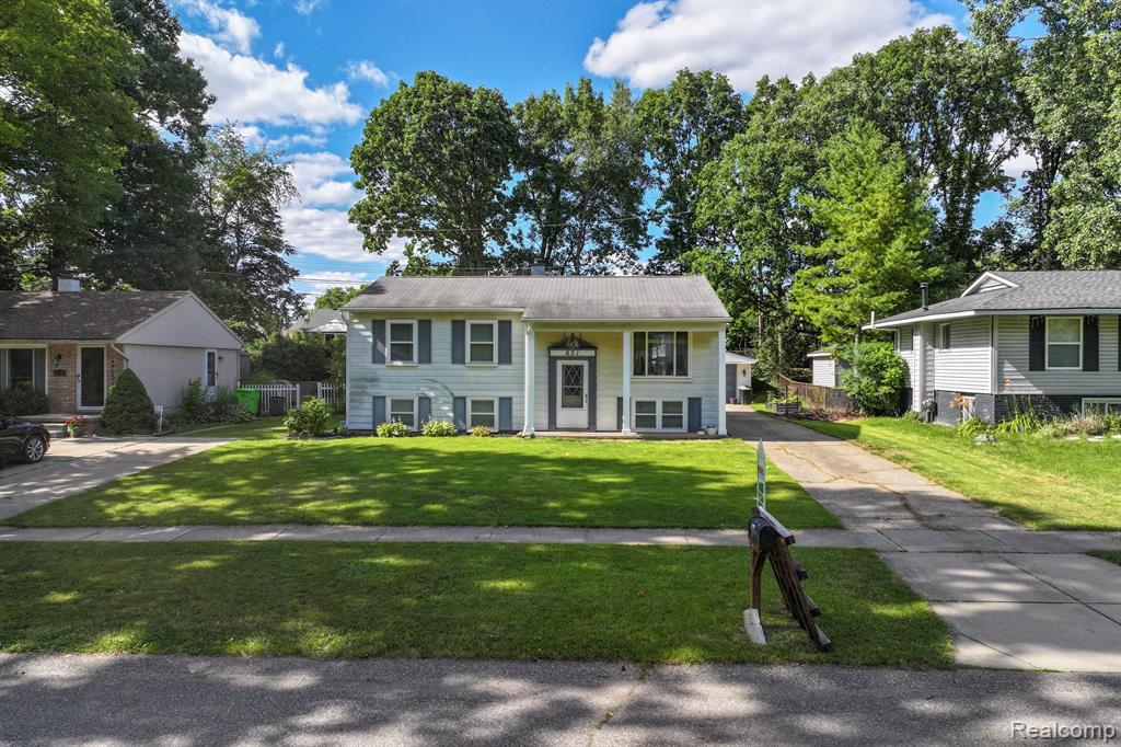 631 NORCHESTER Street, South Lyon, MI 48178 — Photo 30