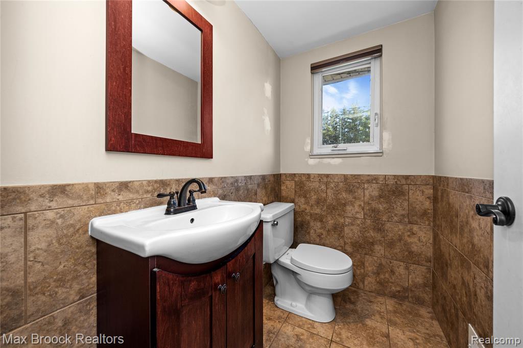 41544 Dequindre Road, Sterling Heights, MI 48314 — Photo 21