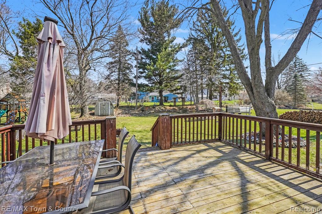 527 Spring Lane, Flushing, MI 48433 — Photo 23