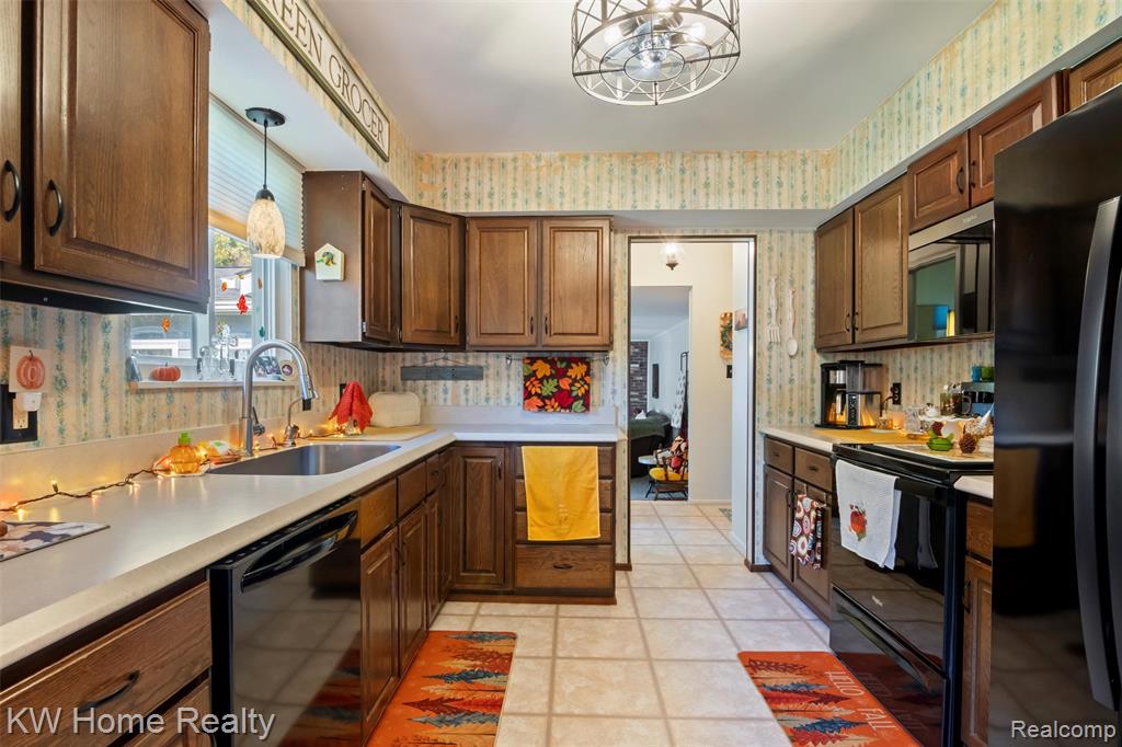 5334 Dunster Road, Grand Blanc, MI 48439 — Photo 14