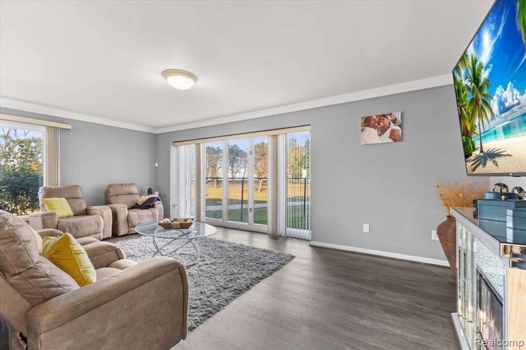 203 Lac Sainte Claire Drive, Saint Clair Shores, MI, 48082