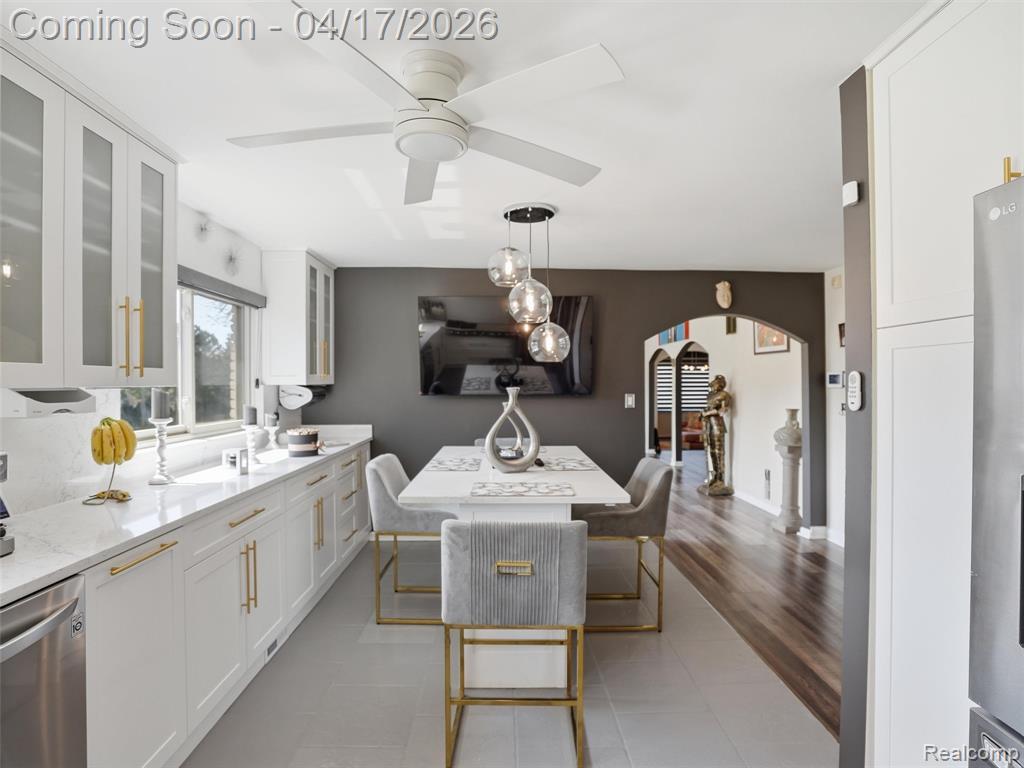 4886 Beacon Hill Drive, Bloomfield Hills, MI 48301 — Photo 29