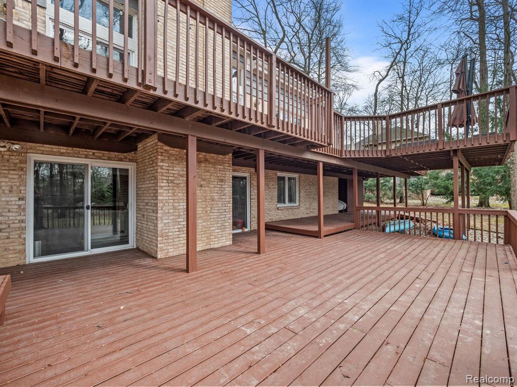 7111 Elder Court S, West Bloomfield, MI 48324 — Photo 46