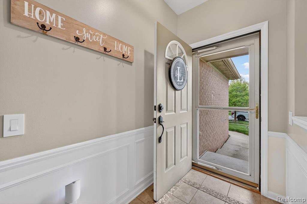 27735 E Mockingbird Drive, Flat Rock, MI 48134 — Photo 3
