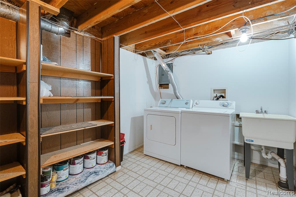 39615 Village Wood Lane, Novi, MI — Photo 32