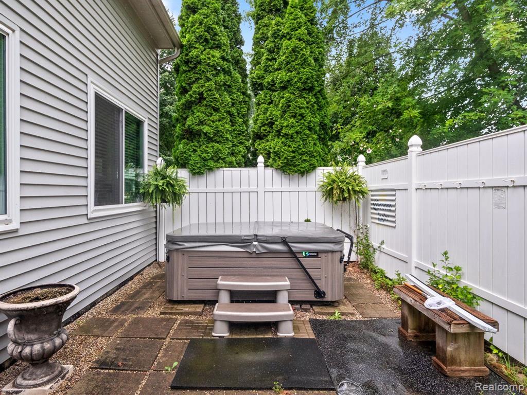 3287 POND RIDGE Drive, Holly, MI 48442 — Photo 7