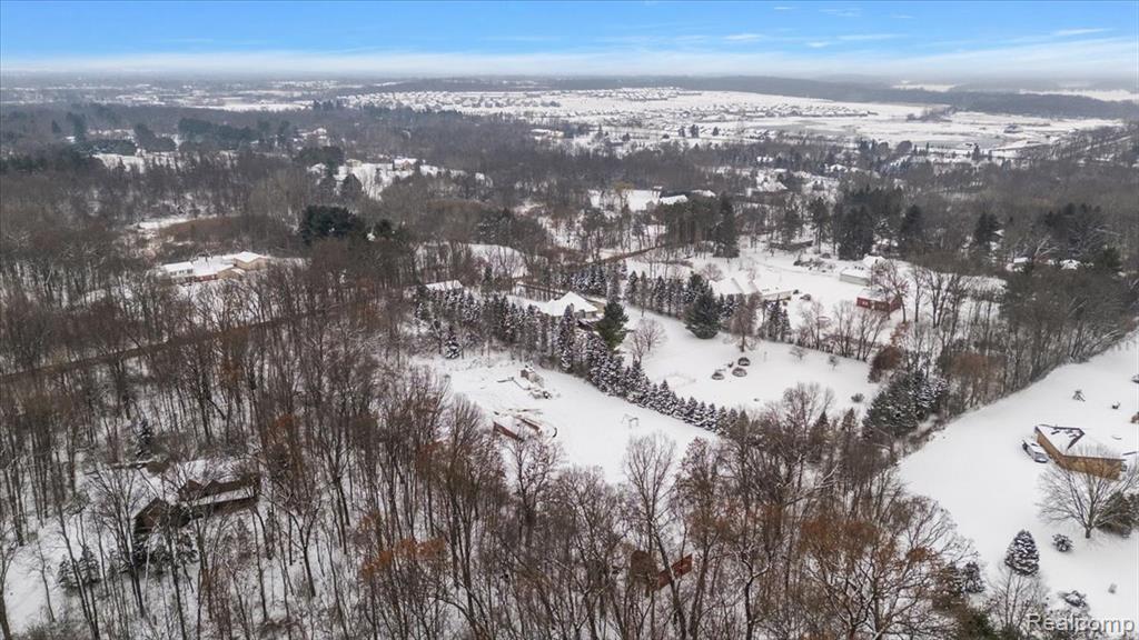 700 W Maple Road, Milford, MI 48381 — Photo 14