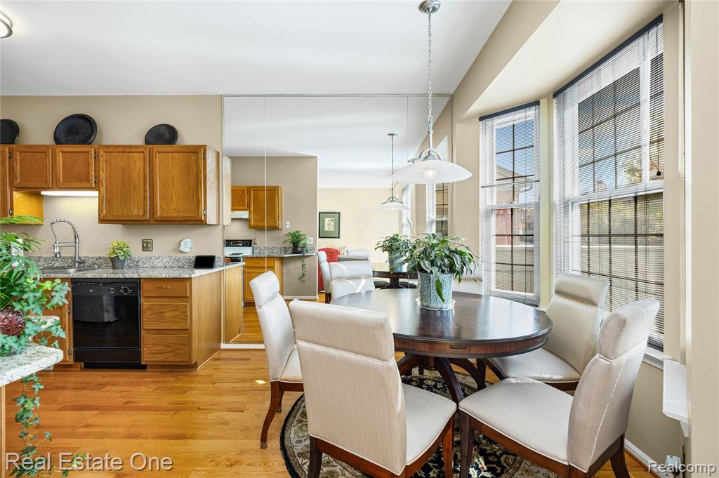38494 Windsor, 54, Farmington Hills, MI 48331 — Photo 9