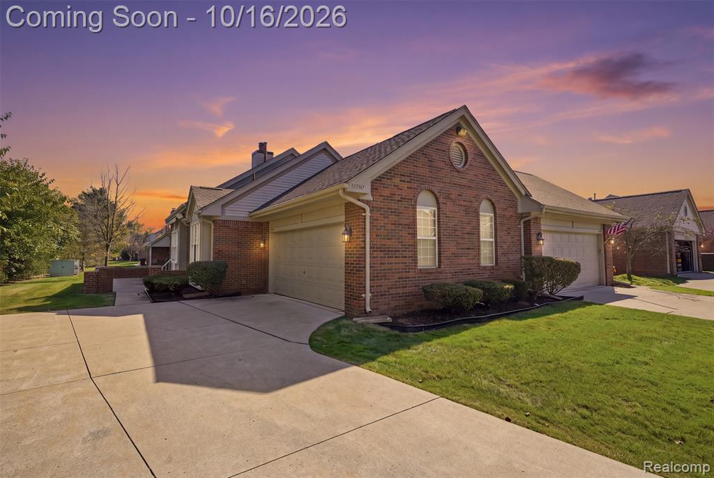 15710 Golfview Drive, Riverview, MI 48193