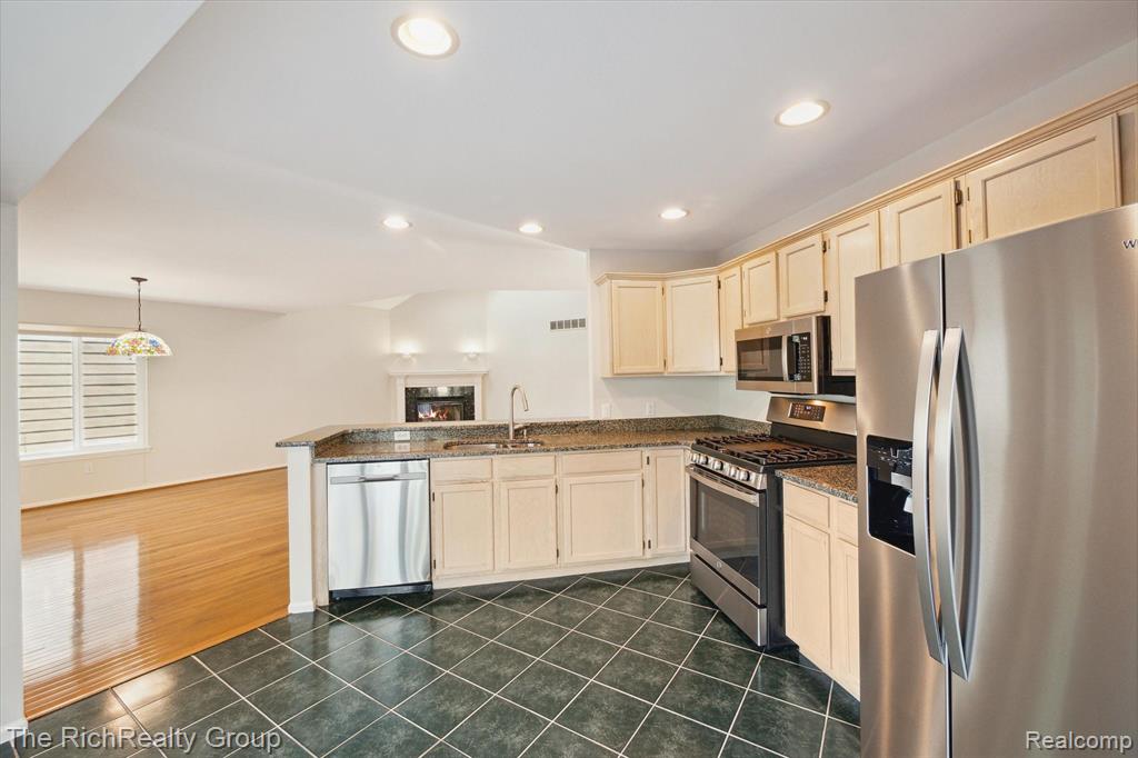 415 Sommerset Court, Ann Arbor, MI 48103 — Photo 11