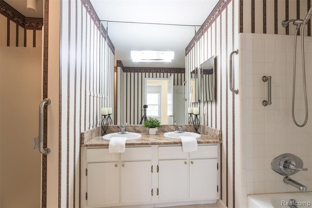 20940 E Glen Haven Circle, 46, Northville, MI 48167 — Photo 13