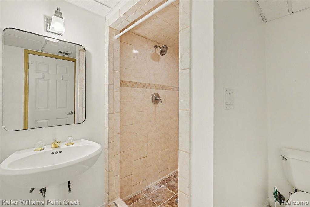 44820 Yorkshire Drive, Novi, MI — Photo 16