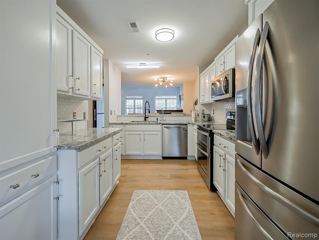 406 Old Pine Way, Walled Lake, MI 48390 — Photo 7
