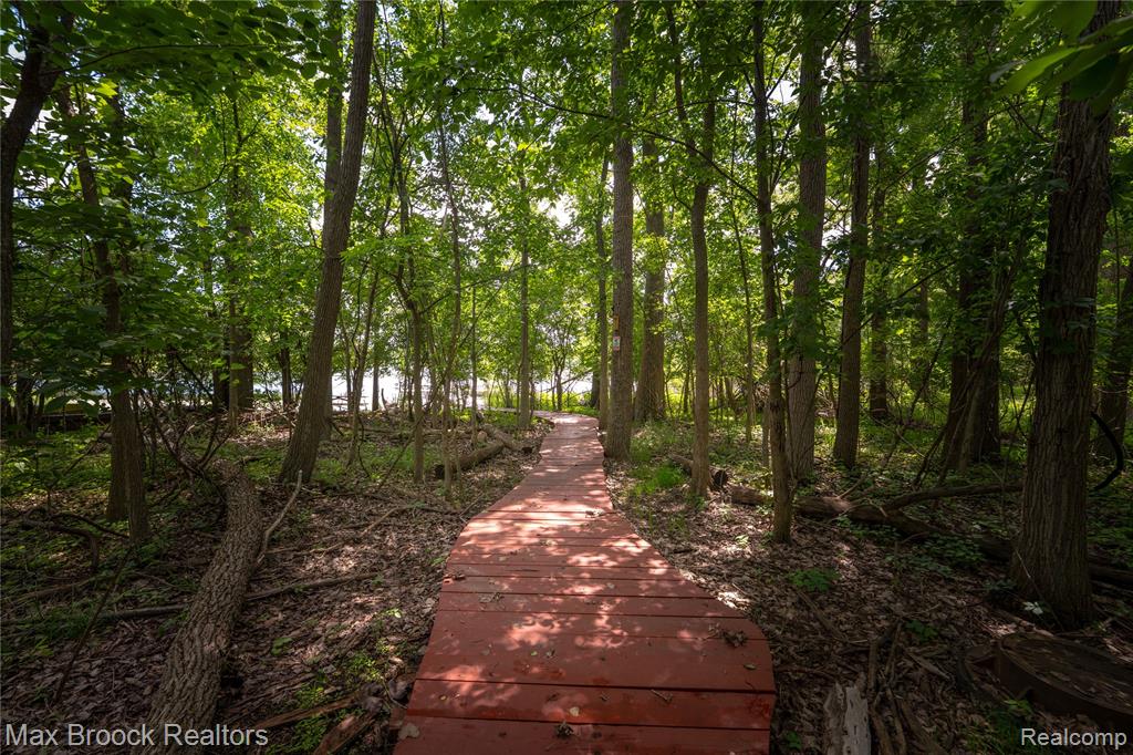 4872 Cliffside Drive, West Bloomfield, MI 48323 — Photo 38