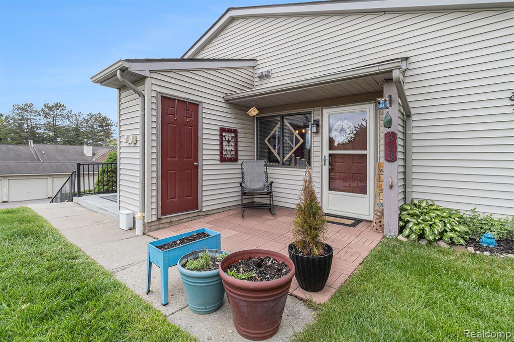 313 Spring Brooke Drive, Brighton, MI 48116 — Photo 6