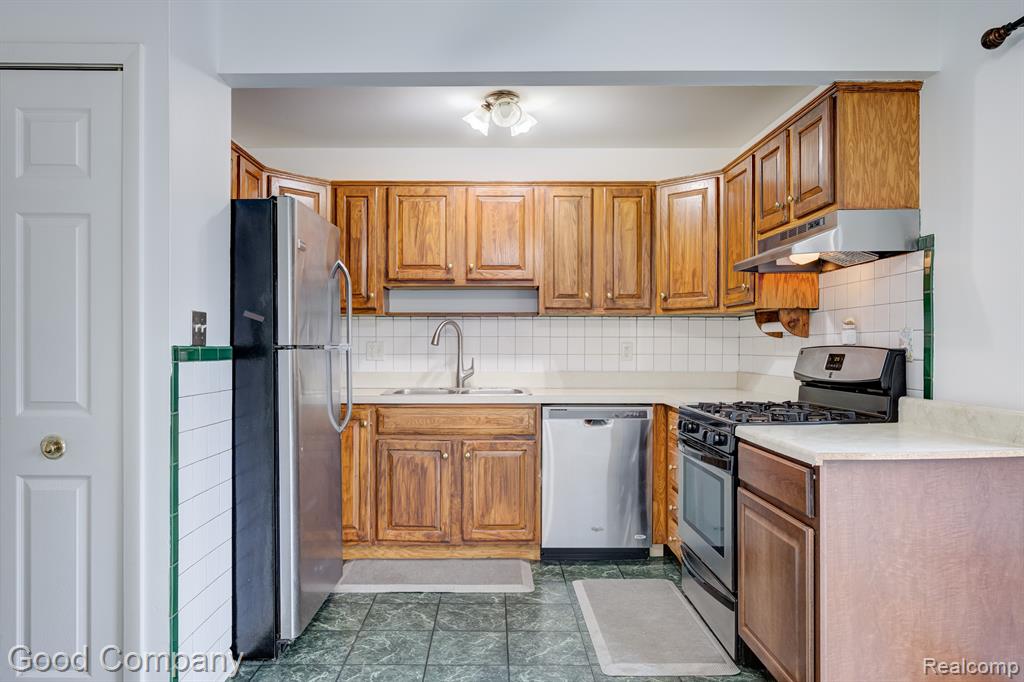 45756 KENSINGTON Street, 319, Utica, MI 48317 — Photo 9