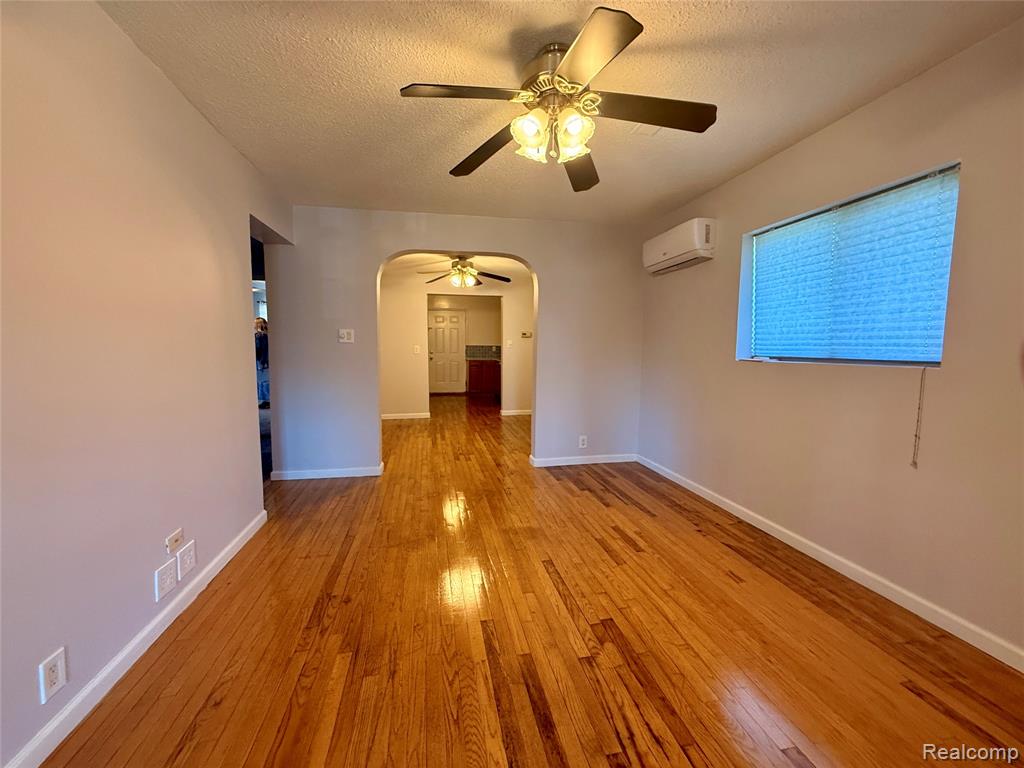 738 W Atherton Road, Flint, MI 48507 — Photo 5