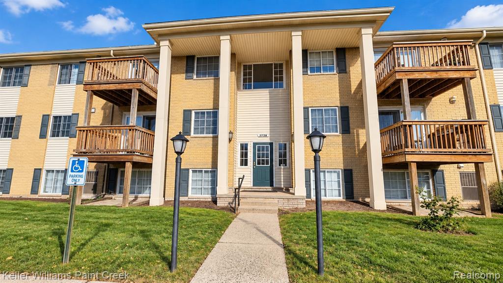 45210 Keding APT 303 Street, Utica, MI 48317