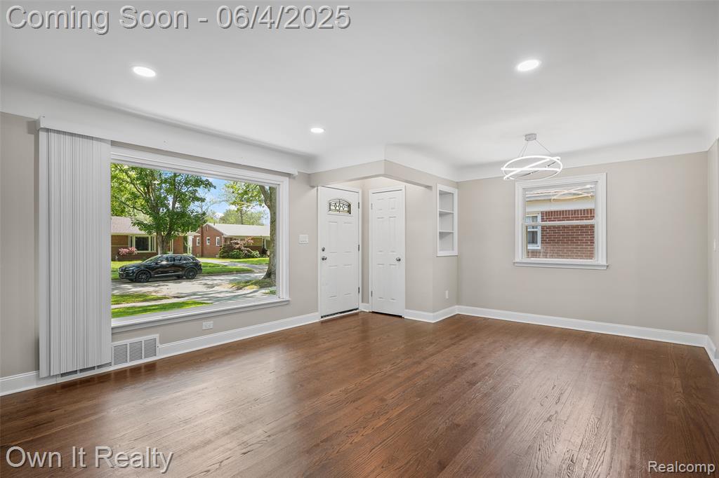 8415 N Evangeline Street, Dearborn Heights, MI 48127 — Photo 11