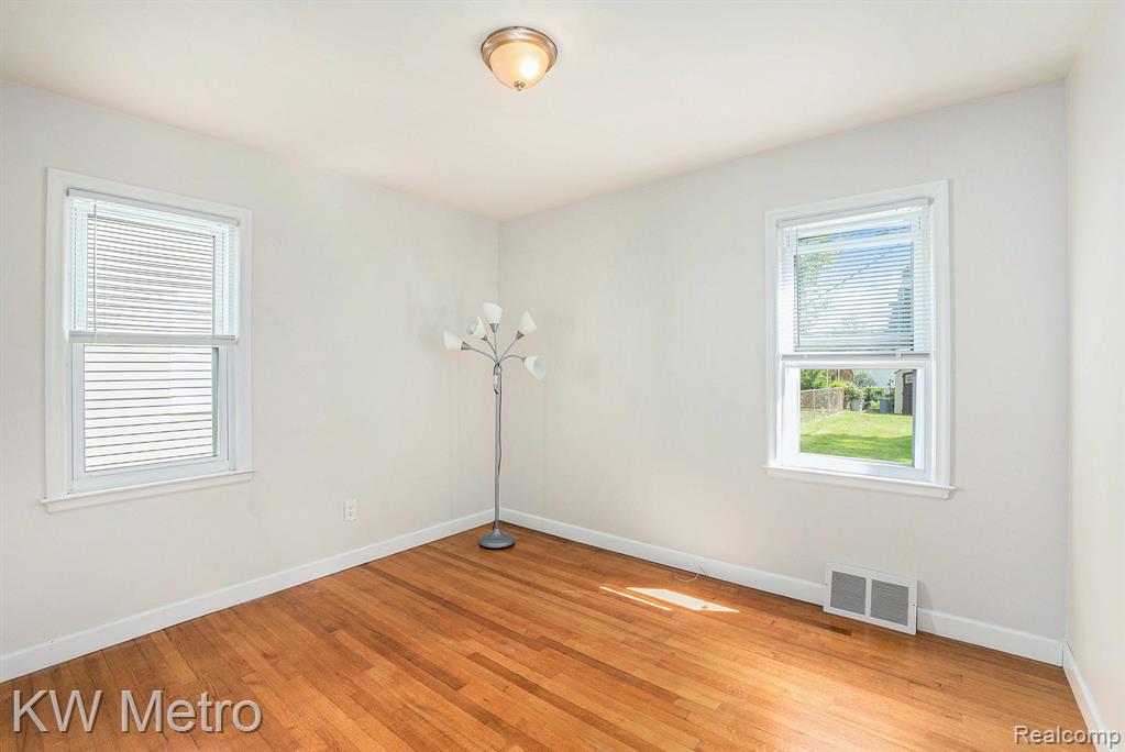 9922 Garfield, Redford, MI 48239 — Photo 17