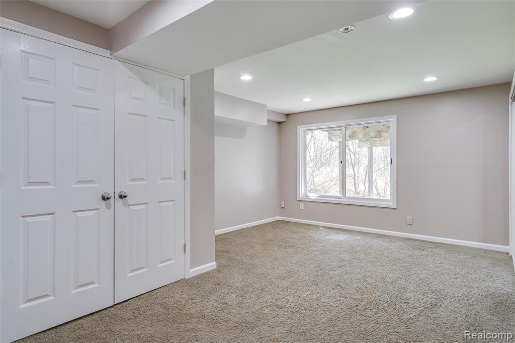 461 Alexander Drive, Commerce Twp, MI 48390 — Photo 38
