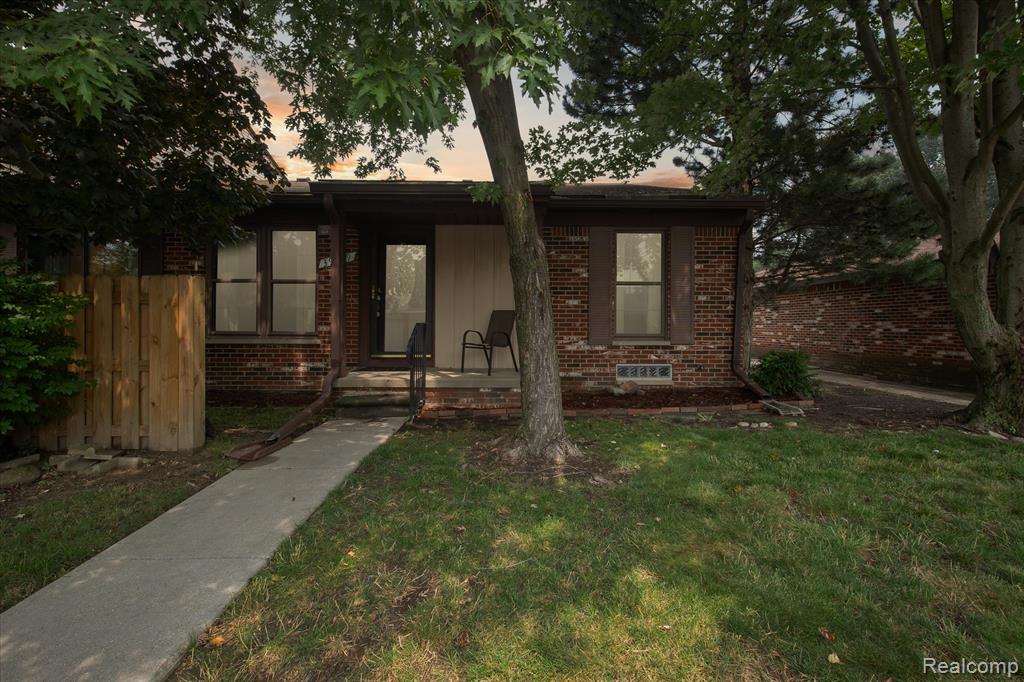 39559 Old Dominion Drive, Clinton Twp, MI 48038 — Photo 2