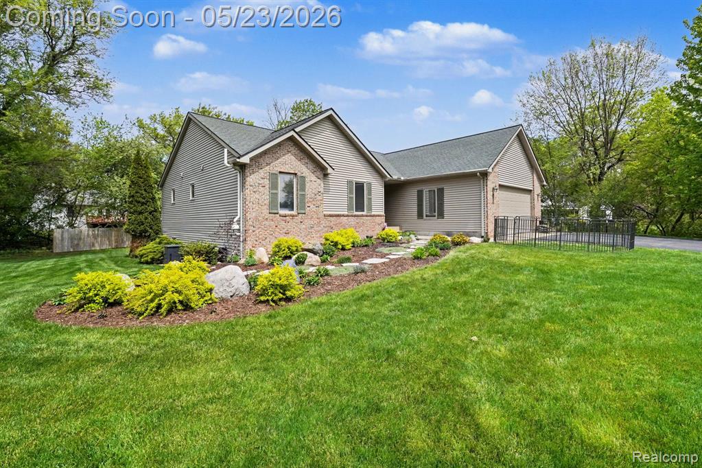 9268 Erin Court, Davisburg, MI 48350 — front exterior