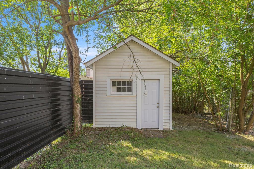 929 Lawrence Street, Detroit, MI 48202 — Photo 36