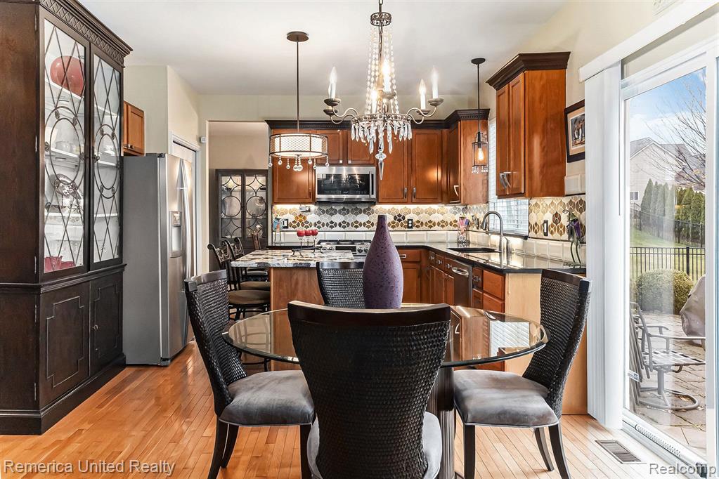 1304 YOSEMITE VALLEY Drive, Milford, MI 48381 — Photo 9