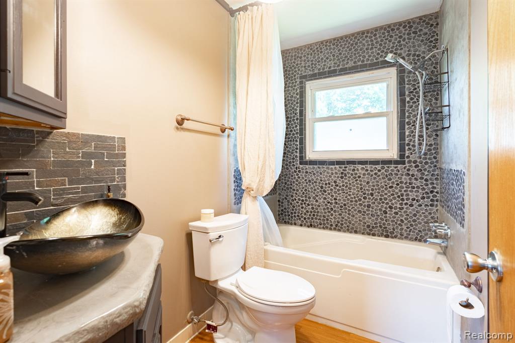 4069 Loch Drive, Highland, MI — Photo 20