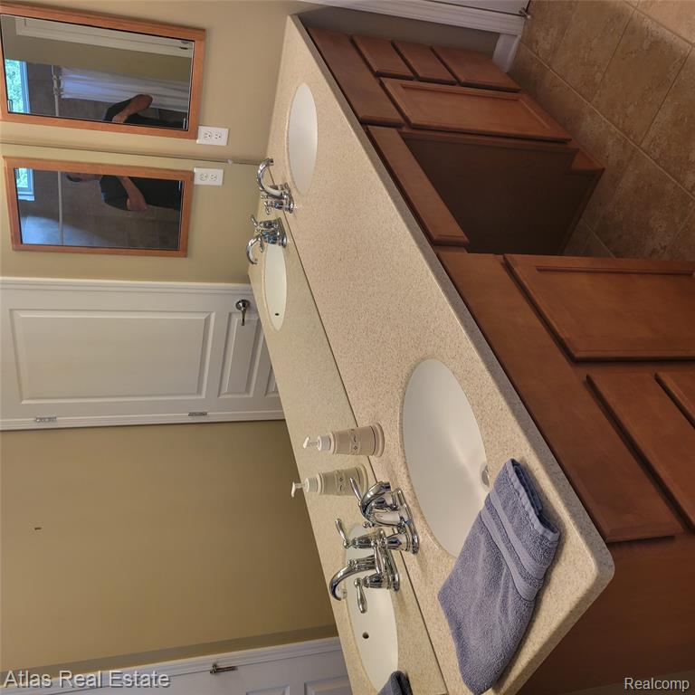 9100 N Pine Valley Drive, Grand Blanc, MI 48439 — Photo 11