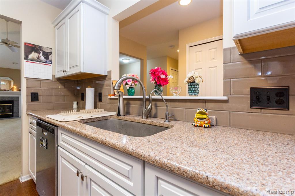 211 PIERCE LAKE Drive, Chelsea, MI 48118 — Photo 18