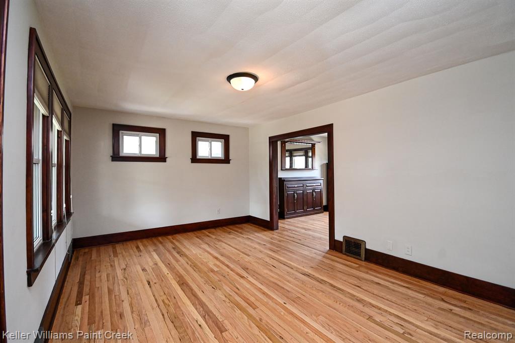 606 N CENTER Street, Royal Oak, MI 48067 — Photo 10