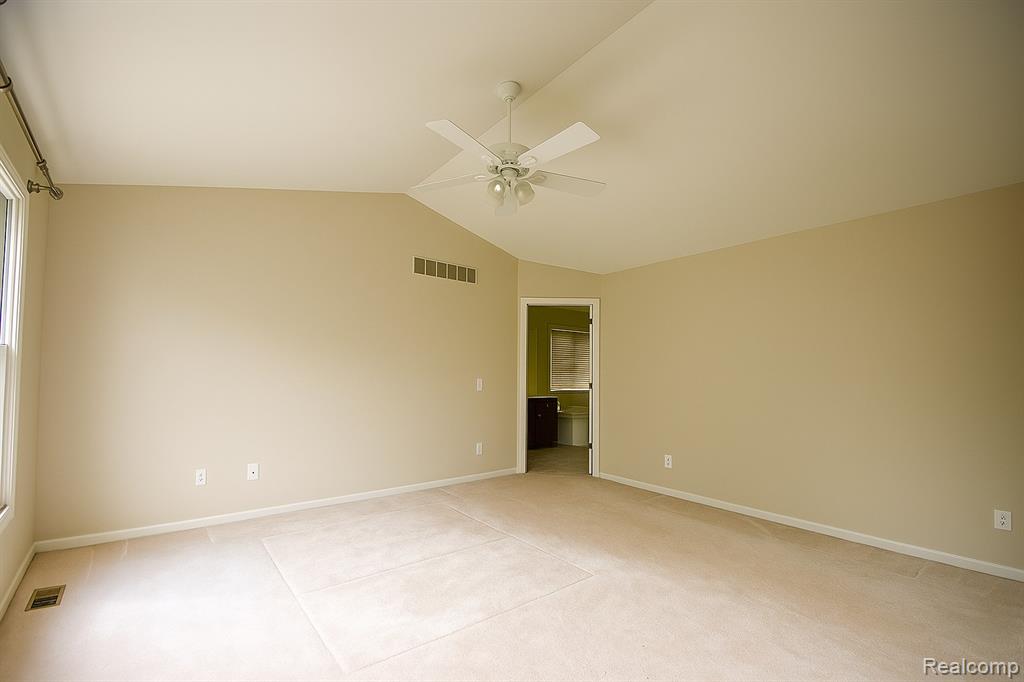 5401 Creekmonte Drive, Oakland, MI 48306 — Photo 13
