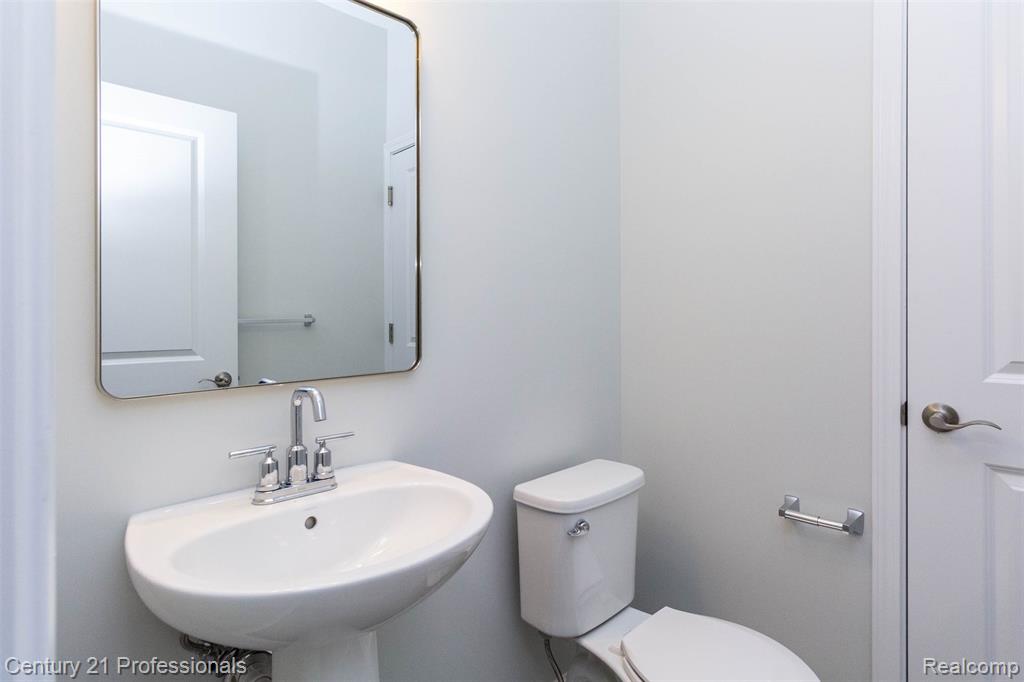 4849 Parkside Lane, Troy, MI 48085 — Photo 25