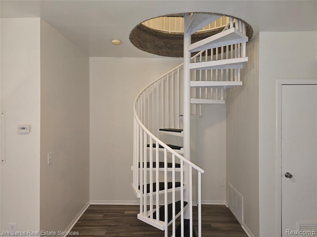 590 Parkview #202 Drive, Detroit, MI 48214 — Photo 11