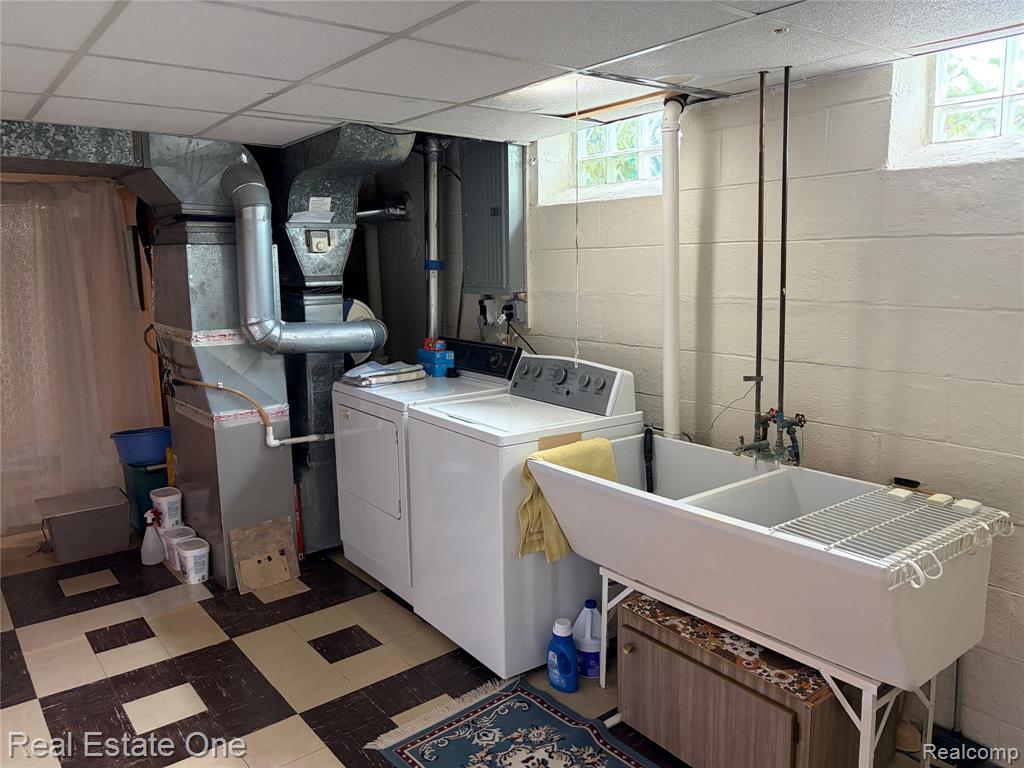 8318 Stanley Drive, Warren, MI 48093 — Photo 16