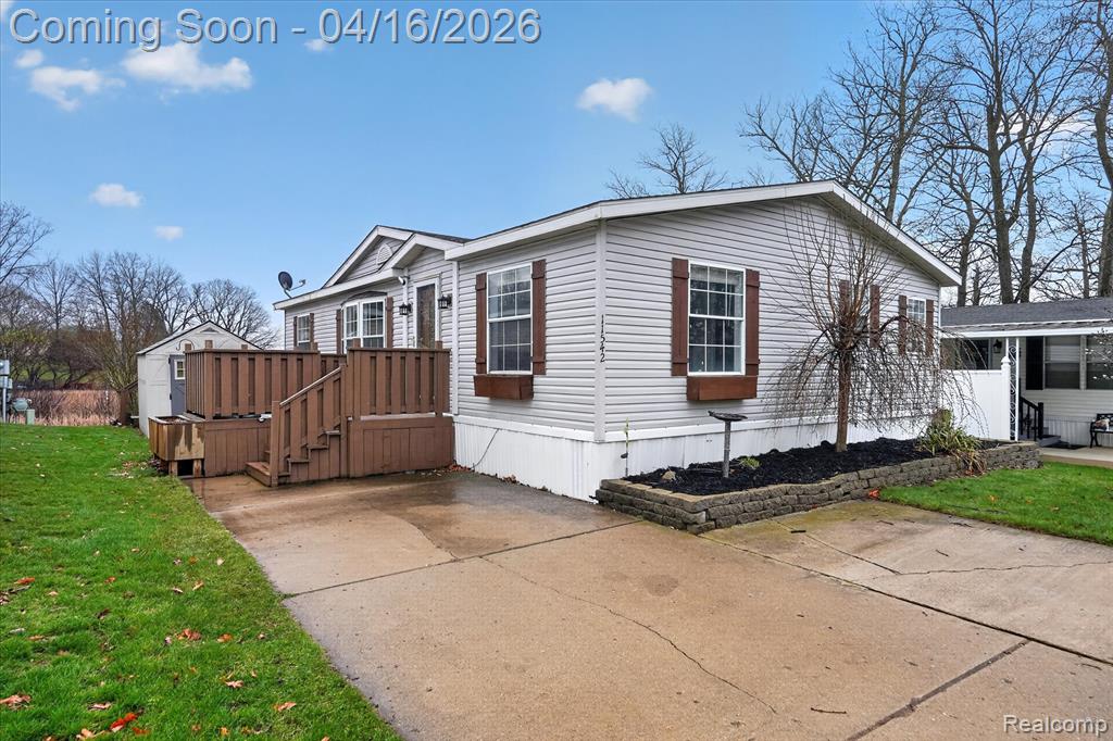 11542 Clearwater Dr, Fenton, MI 48430 — Photo 4