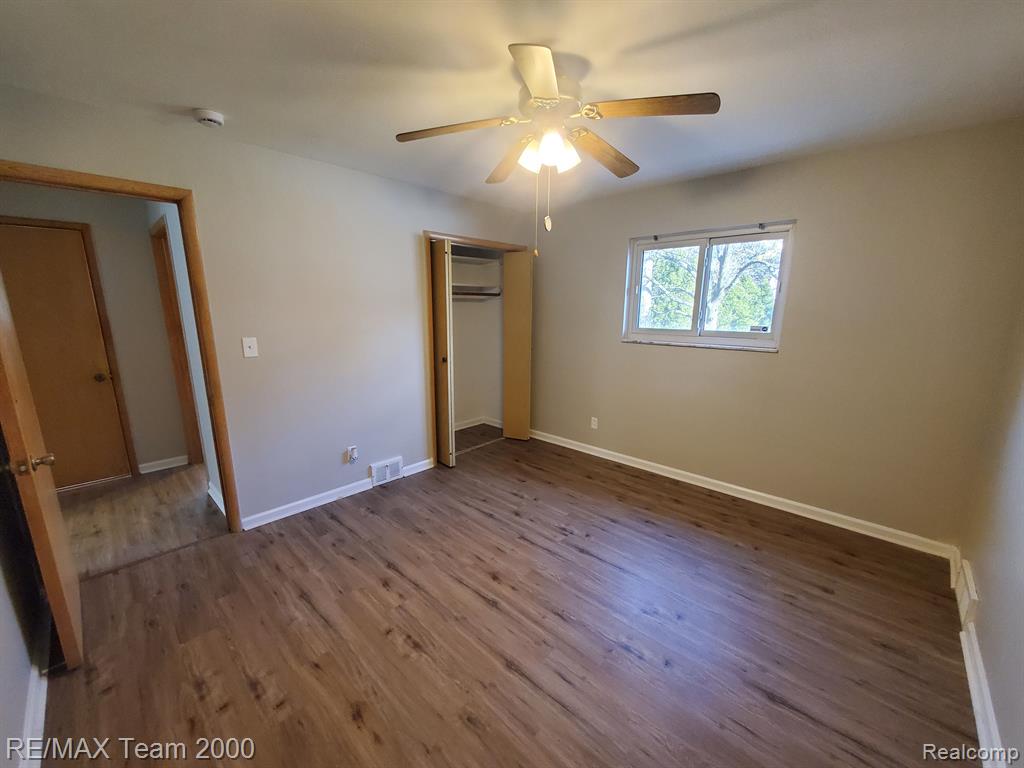 4565 UNIVERSAL Street, Dearborn Heights, MI 48125 — Photo 12